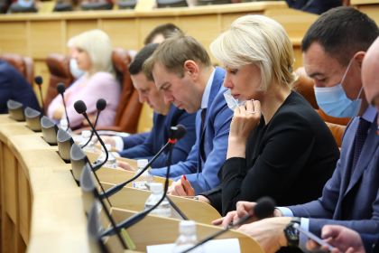 Работу региональных институтов развития предпринимательства обсудили в рамках депутатского часа на сессии Заксобрания